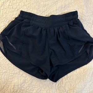 LULULEMON hotty hot 2.5 inch size 2